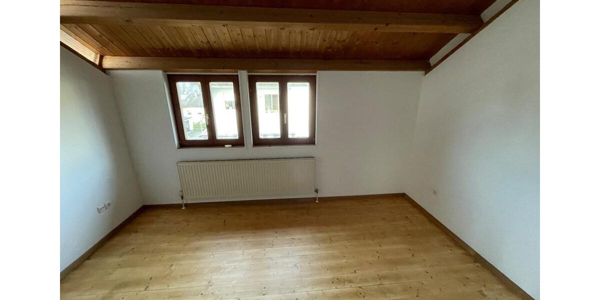 Etagenwohnung Reisbach Englmannsberg - 3 Zimmer, 76 m&sup2;, 620&euro; | Angebot:25637797