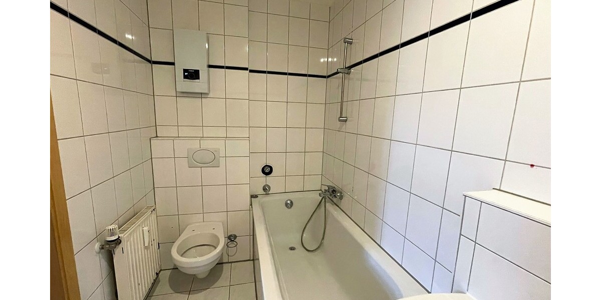 im Stadtzentrum v9n Einsenach helle 3-Raumwohnung mit Fahrstuhl 85 qm - 3- Eisenach | Angebot:27265992