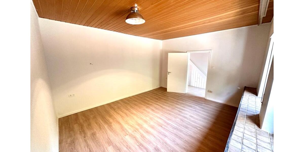 Doppelhaushälfte Iserlohn - 8 Zimmer, 155 m&sup2;, 1.399&euro; | Angebot:26248494