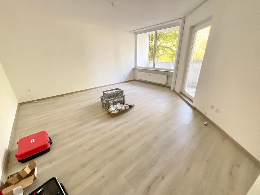 Mit den Kindern nach Kinderhaus, große 4 Zimmerwohnung frei