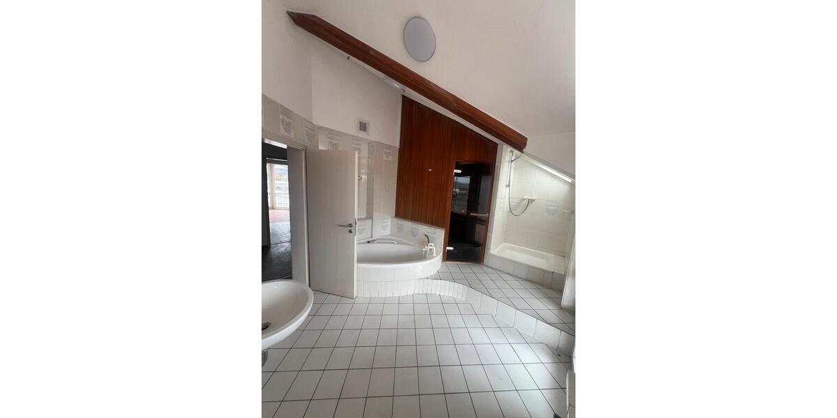 Dachgeschoßwohnung Völklingen - 3 Zimmer, 110 m&sup2;, 950&euro; | Angebot:25589315