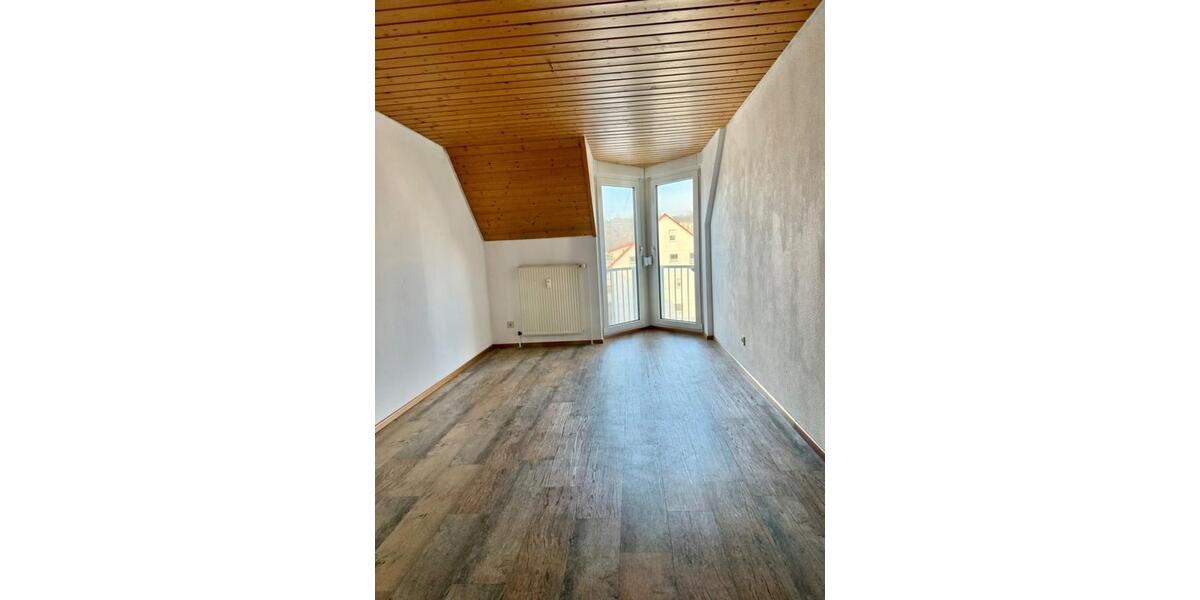 Dachgeschoßwohnung Kirchheim unter Teck - 3 Zimmer, 100 m&sup2;, 1.360&euro; | Angebot:24811598