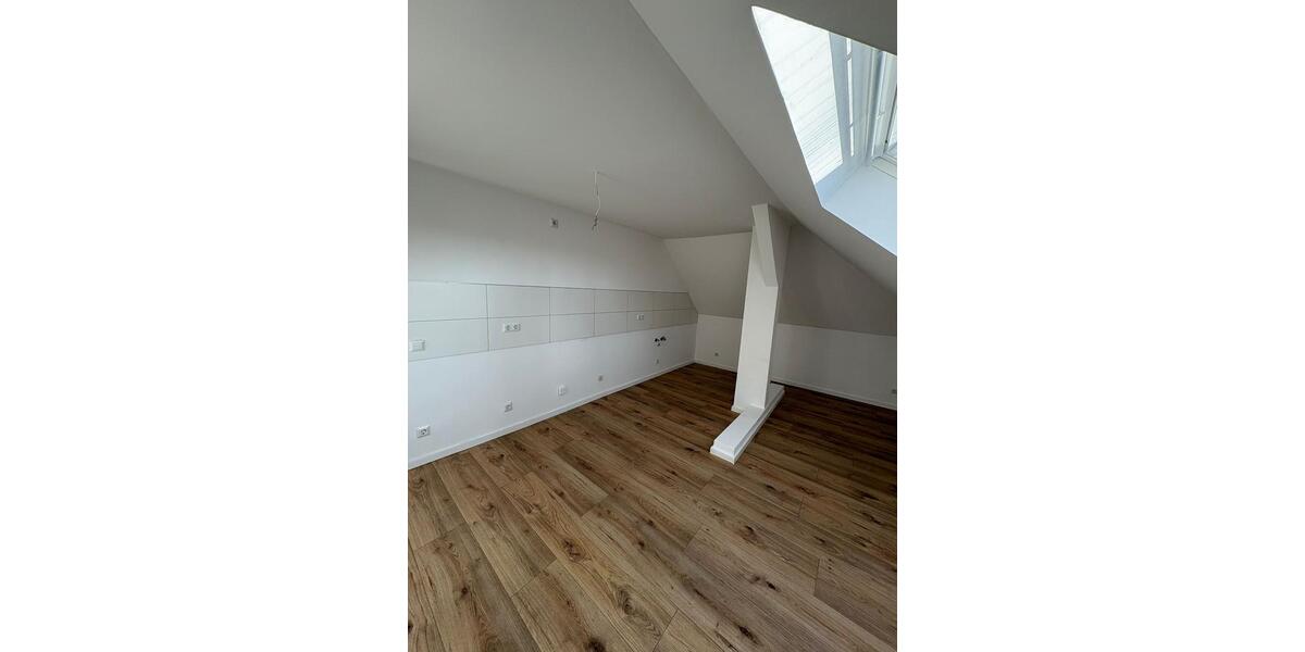 Dachgeschoßwohnung Oberhausen - 3.5 Zimmer, 103 m&sup2;, 750&euro; | Angebot:25750078