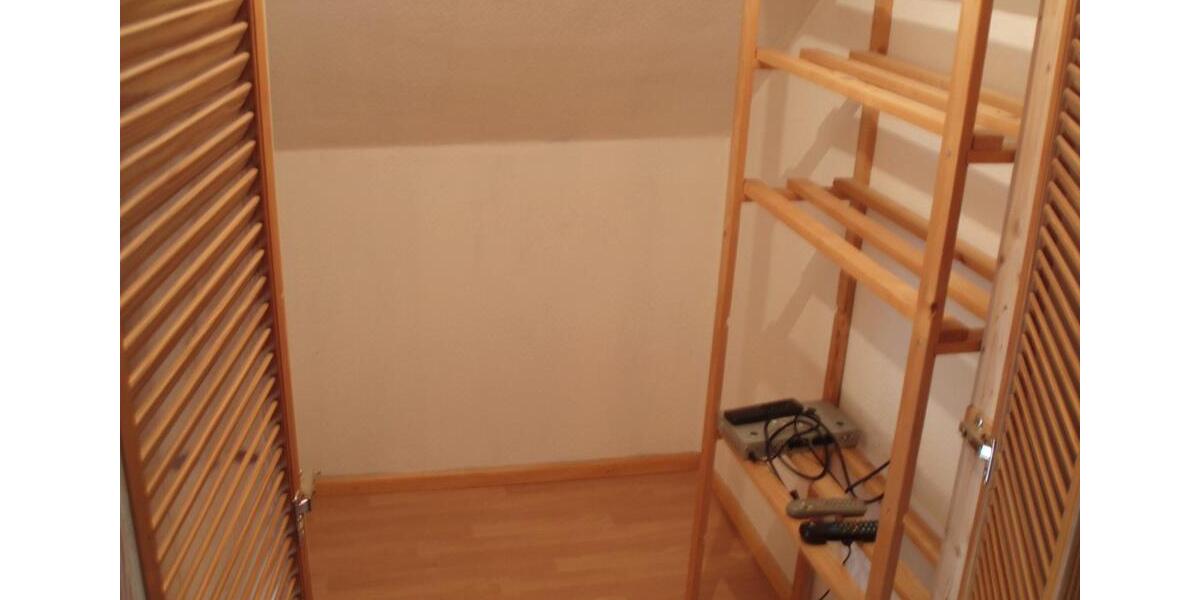 Dachgeschoßwohnung Wuppertal Gemarkung Vohwinkel - 1 Zimmer, 28 m&sup2;, 290&euro; | Angebot:26578601
