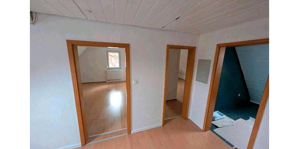 Etagenwohnung Nürtingen - 7 Zimmer, 147 m&sup2;, 1.499&euro; | Angebot:26592362