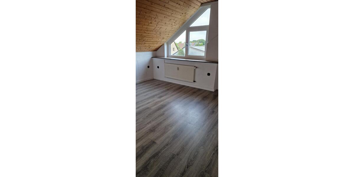 Helle 5 Zimmer Wohnung in einem 2. 5 zimmer