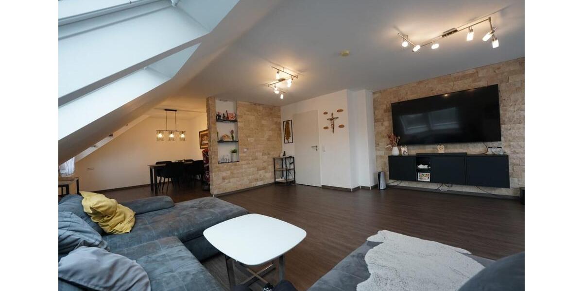 Familientraum unter dem Dach: Stilvolle, große Wohnung 4 zimmer