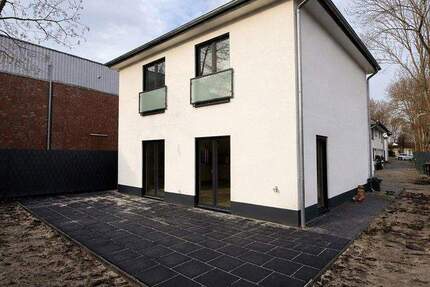 Haus Bremen Kattenturm - 4 Zimmer, 128 m&sup2;, 1.600&euro; | Angebot:25746942