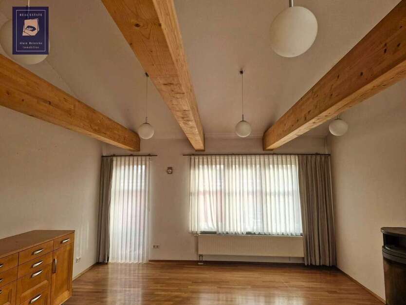 Firmenkomplex mit Garage und Einliegerwohnung 22 zimmer