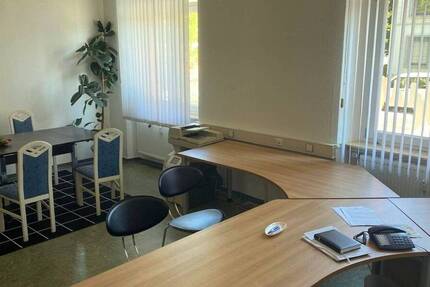 ATTRAKTIVE BÜROFLÄCHE - in zentraler Lage 1 zimmer