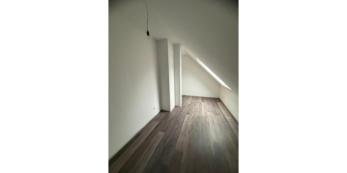 Dachgeschoßwohnung Papenburg - 4 Zimmer, 127 m&sup2;, 1.270&euro; | Angebot:24691194