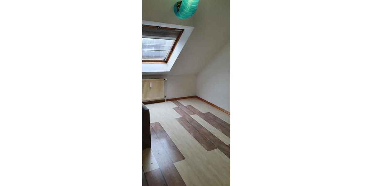 Dachgeschoßwohnung Essen Stadtbezirk VI - 1 Zimmer, 18 m&sup2;, 250&euro; | Angebot:24737551