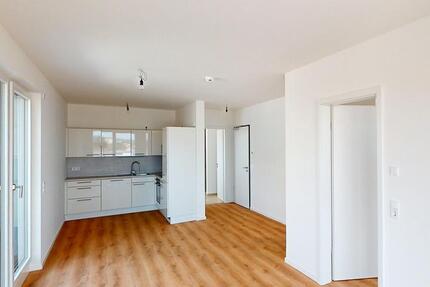 Helle 2 Zimmerwohnung mit Einbauküche zimmer