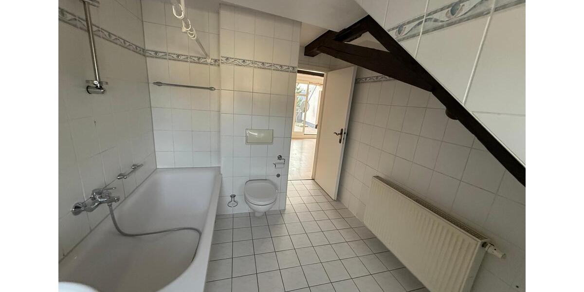 Dachgeschoßwohnung Auerbach/Vogtland Vogtland - 2 Zimmer, 77 m&sup2;, 460&euro; | Angebot:24337412