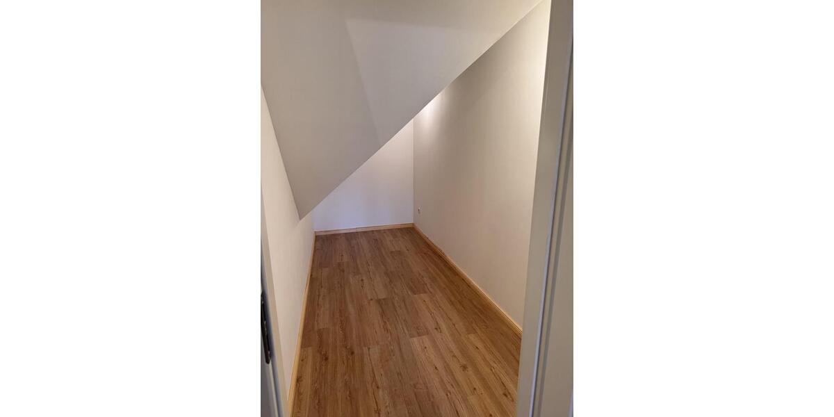 Dachgeschoßwohnung Lüneburg Ebensberg - 2 Zimmer, 120 m&sup2;, 1.500&euro; | Angebot:25648228