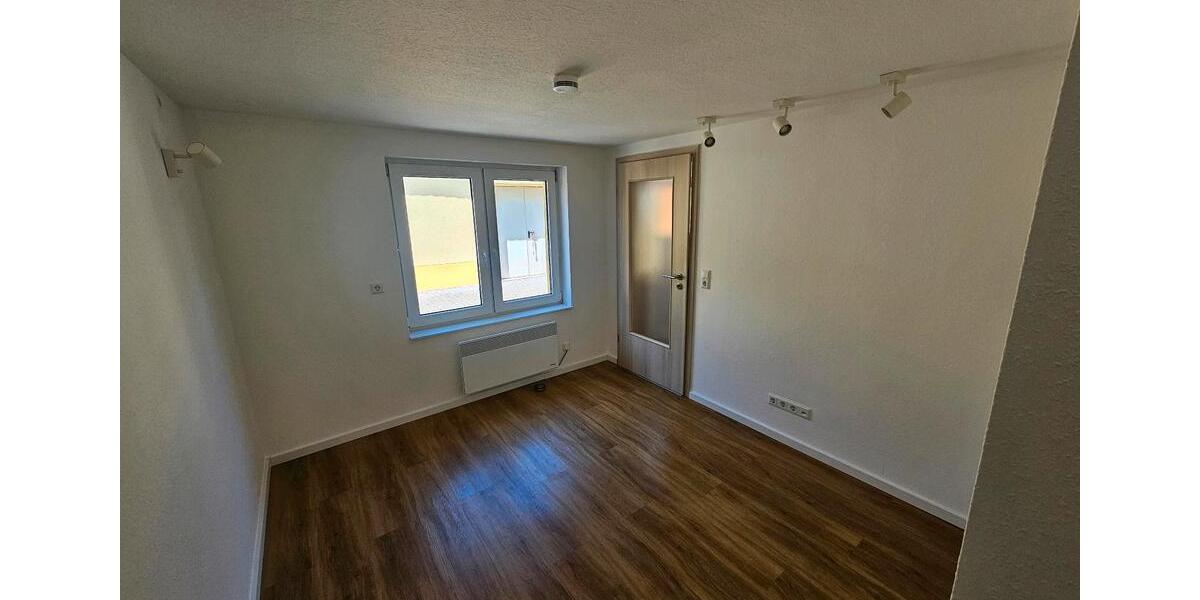 Etagenwohnung Calbe (Saale) - 3 Zimmer, 65 m&sup2;, 400&euro; | Angebot:26338496