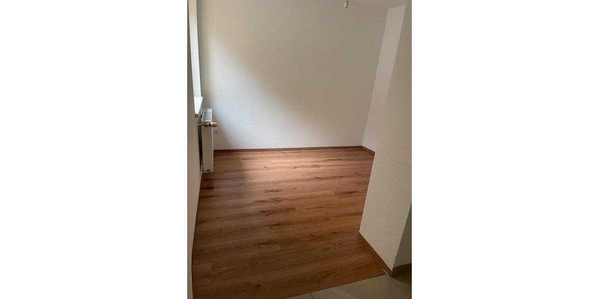 Erdgeschoßwohnung Zella-Mehlis Mehlis - 3.5 Zimmer, 100 m&sup2;, 650&euro; | Angebot:25942193