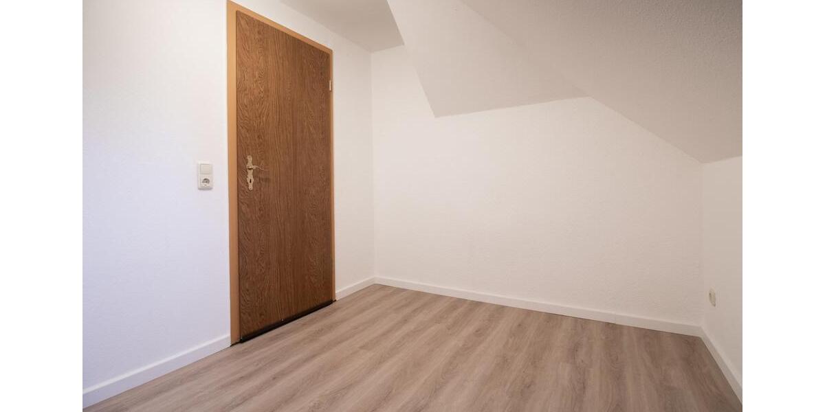 Dachgeschoßwohnung Reichenbach im Vogtland - 4 Zimmer, 77 m&sup2;, 420&euro; | Angebot:24591201