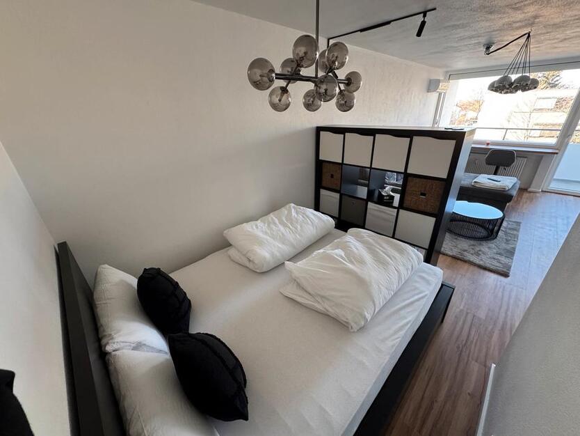 Luxuriöse Sanierte Mobilierte ca 40qm Wohnung 5 min bis Zentrum