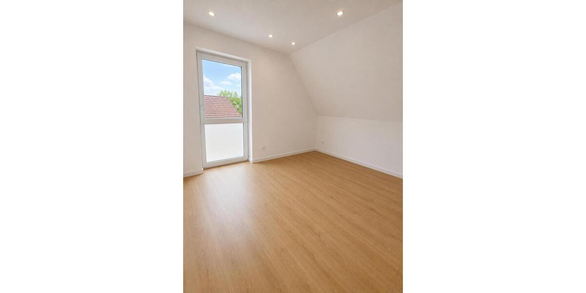 Dachgeschoßwohnung Edewecht - 4 Zimmer, 102 m&sup2;, 1.200&euro; | Angebot:26626057