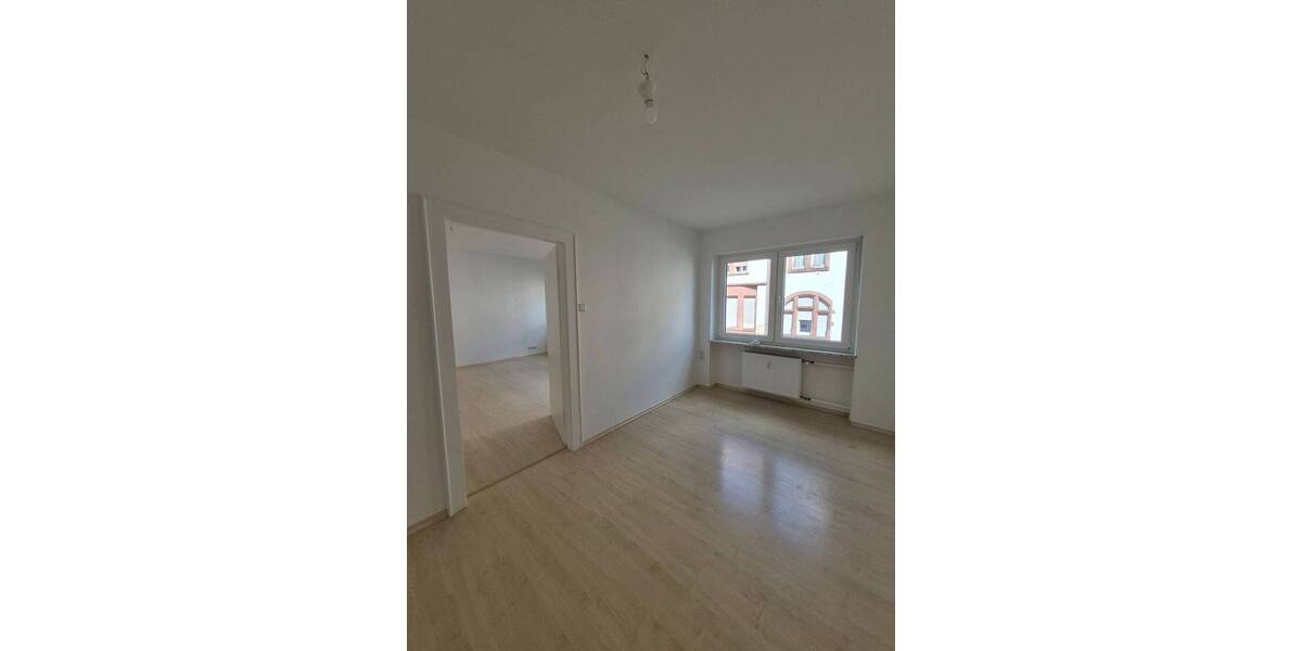 Etagenwohnung Saarbrücken St Johann - 3 Zimmer, 90 m&sup2;, 900&euro; | Angebot:26804247