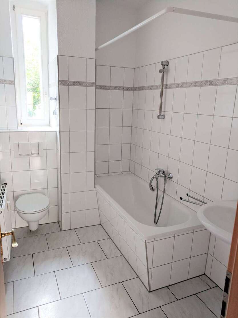 ruhige 3 Zimmer-Wohnung im Erdgeschoss *Einbauküche möglich* 3 zimmer