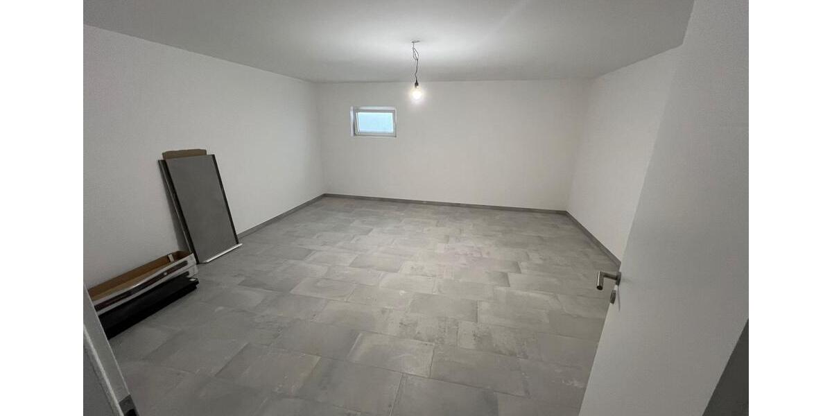 Reihenhaus Zeitlarn - 9 Zimmer, 150 m&sup2;, 2.250&euro; | Angebot:26703963