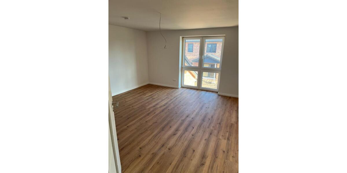 Etagenwohnung Hohn - 3 Zimmer, 82 m&sup2;, 902&euro; | Angebot:26020003