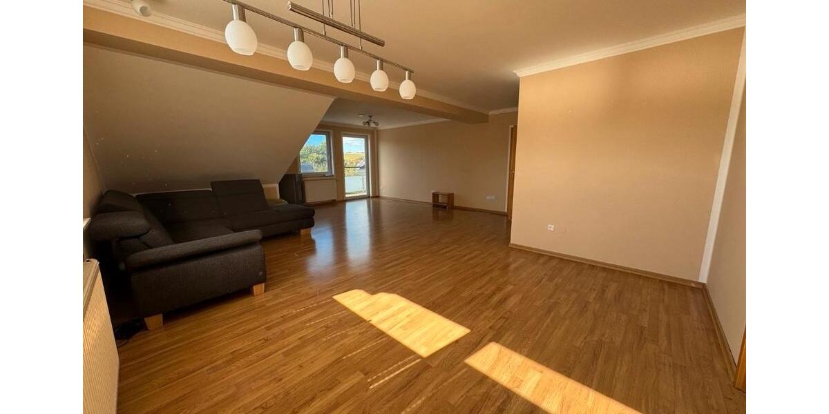 Dachgeschoßwohnung Altenbeken - 4 Zimmer, 118 m&sup2;, 980&euro; | Angebot:25656564