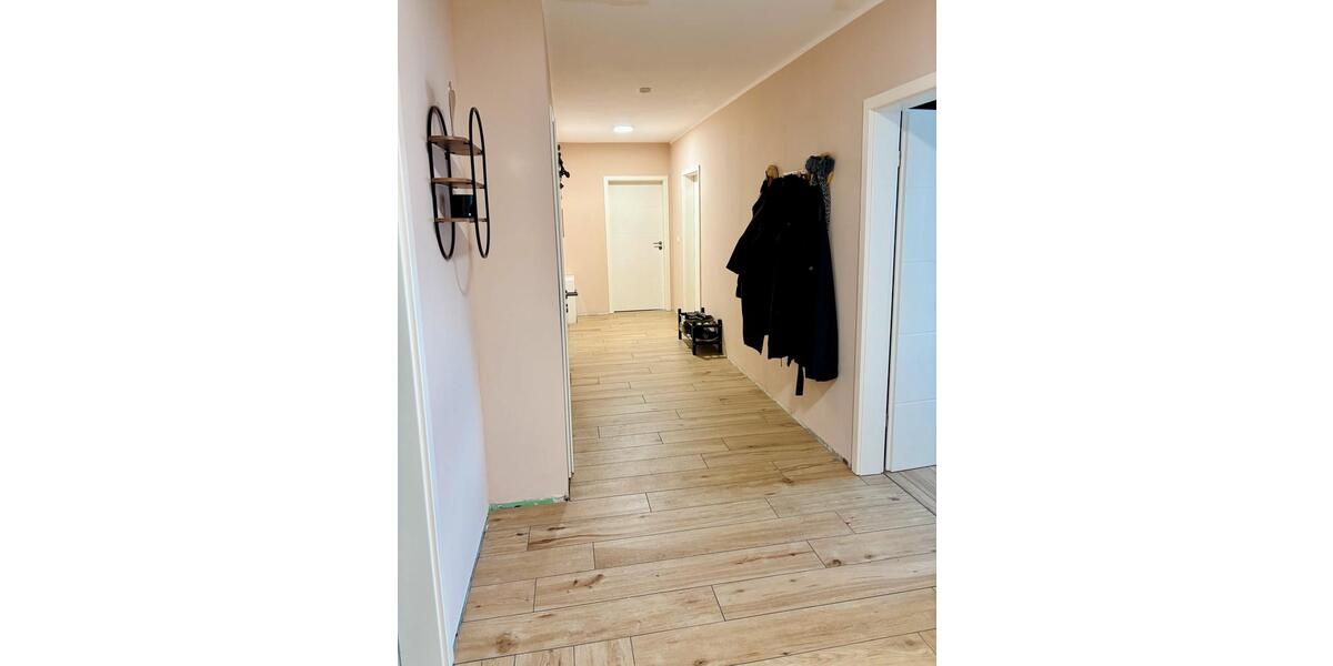 Dachgeschoßwohnung Uplengen - 5 Zimmer, 145 m&sup2;, 1.150&euro; | Angebot:26640652