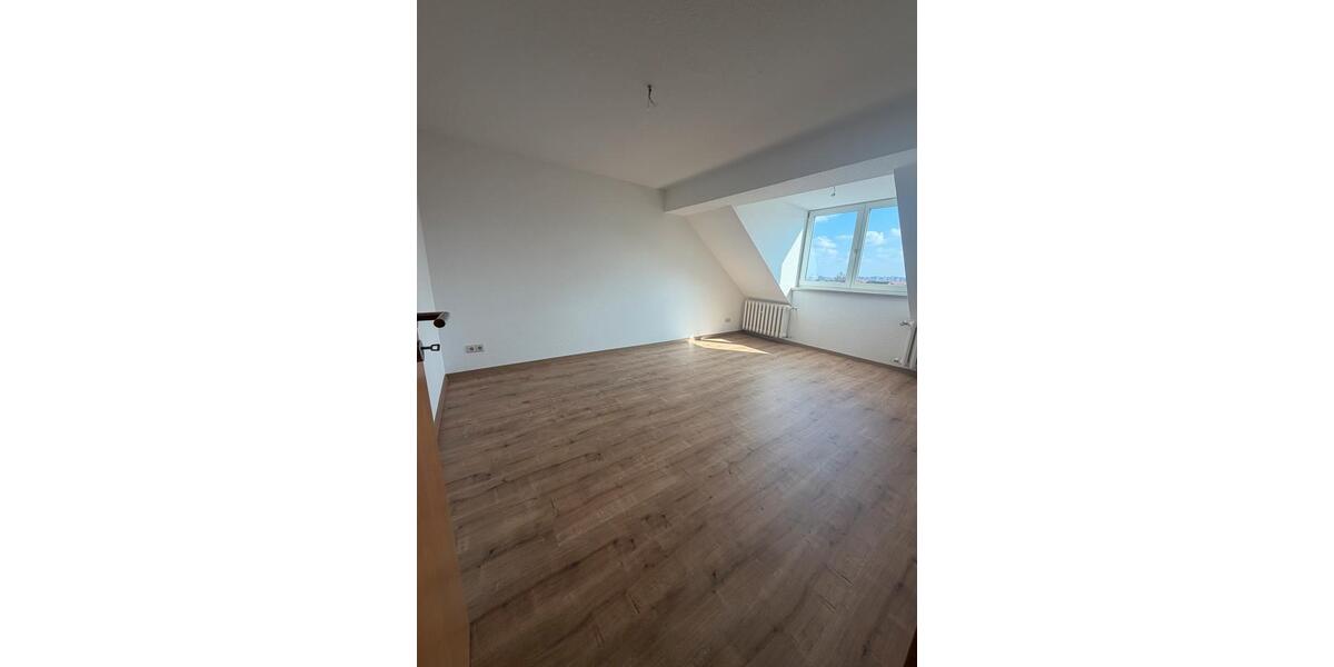 Dachgeschoßwohnung Weißenfels - 3 Zimmer, 61 m&sup2;, 400&euro; | Angebot:26003365