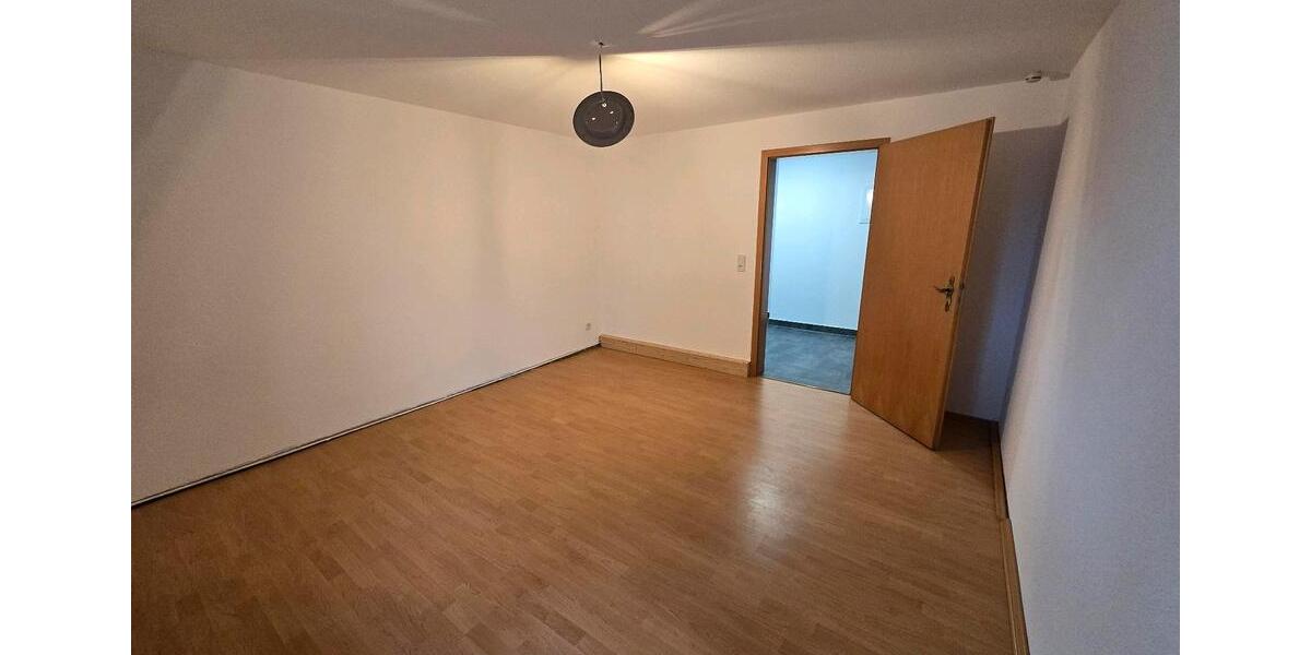 Etagenwohnung Lichtentanne - 3 Zimmer, 86 m&sup2;, 800&euro; | Angebot:25021715