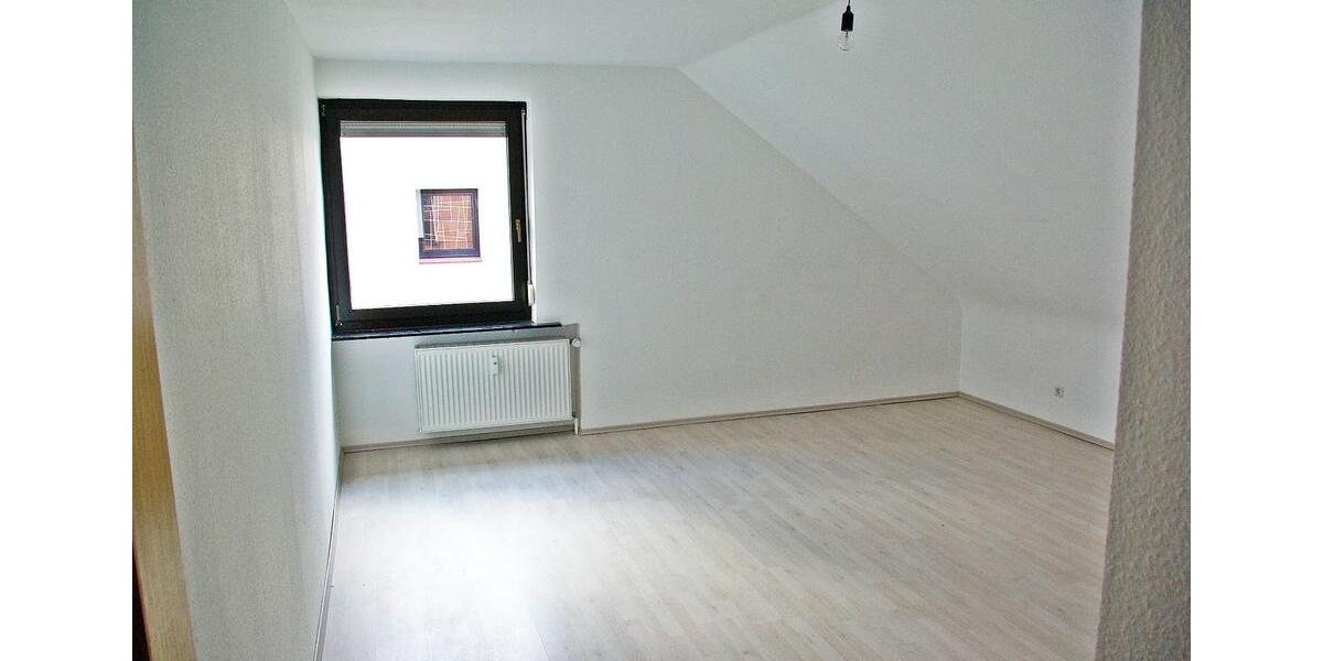 Dachgeschoßwohnung Riegelsberg - 3 Zimmer, 100 m&sup2;, 680&euro; | Angebot:26287855