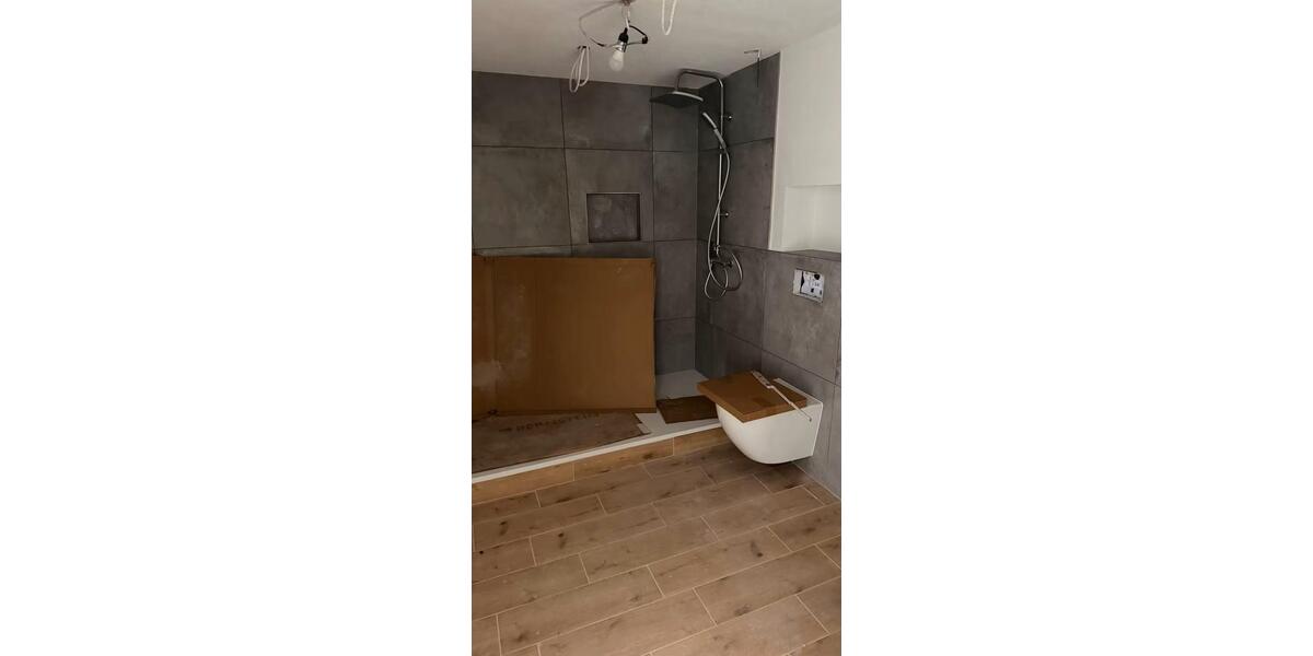 Dachgeschoßwohnung Hof Altstadt - 3 Zimmer, 81 m&sup2;, 890&euro; | Angebot:26381871