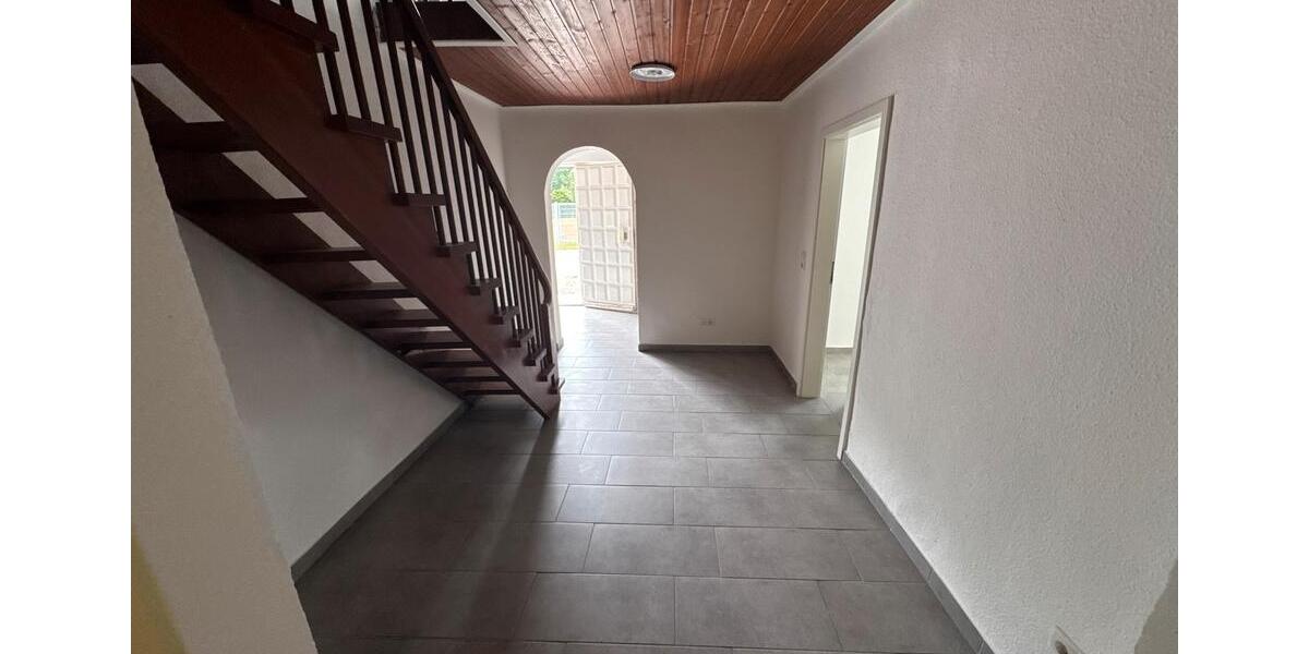 Etagenwohnung Saterland - 4 Zimmer, 150 m&sup2;, 1.000&euro; | Angebot:25351474