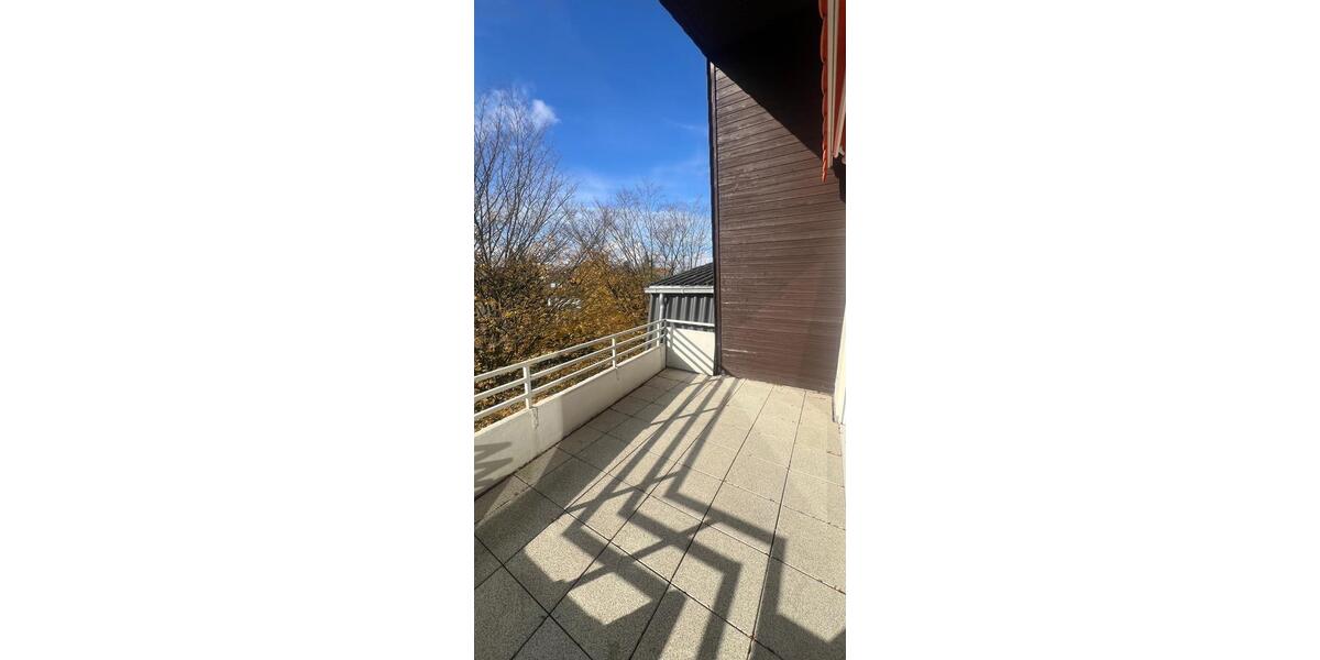 Dachgeschoßwohnung Detmold - 3 Zimmer, 120 m&sup2;, 1.250&euro; | Angebot:25384561