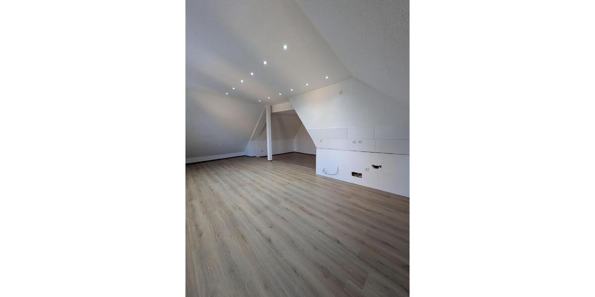 Dachgeschoßwohnung Schwaigern - 3 Zimmer, 90 m&sup2;, 690&euro; | Angebot:25510466