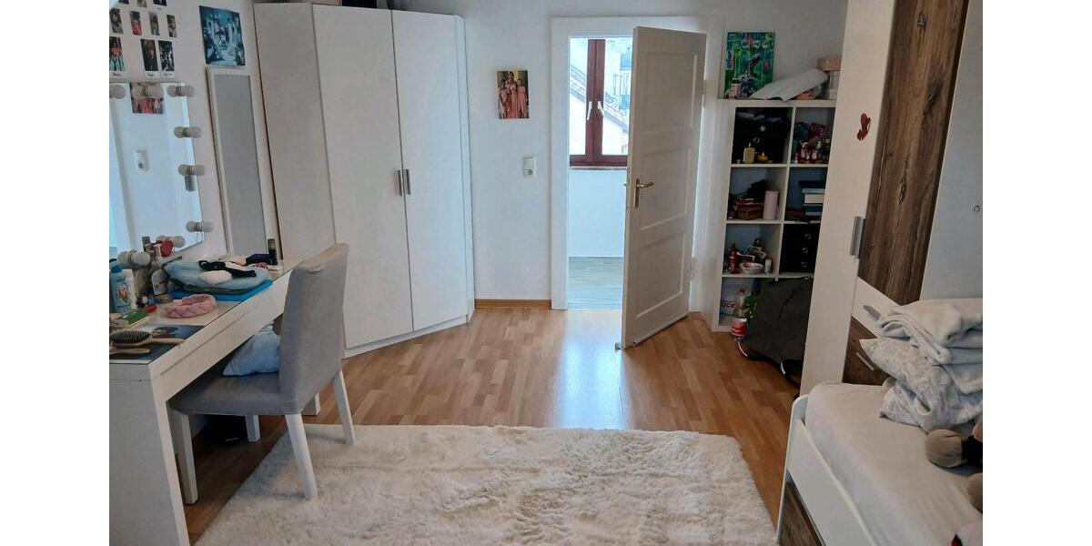Dachgeschoßwohnung Schweinfurt Gartenstadt - 4 Zimmer, 110 m&sup2;, 750&euro; | Angebot:25752202