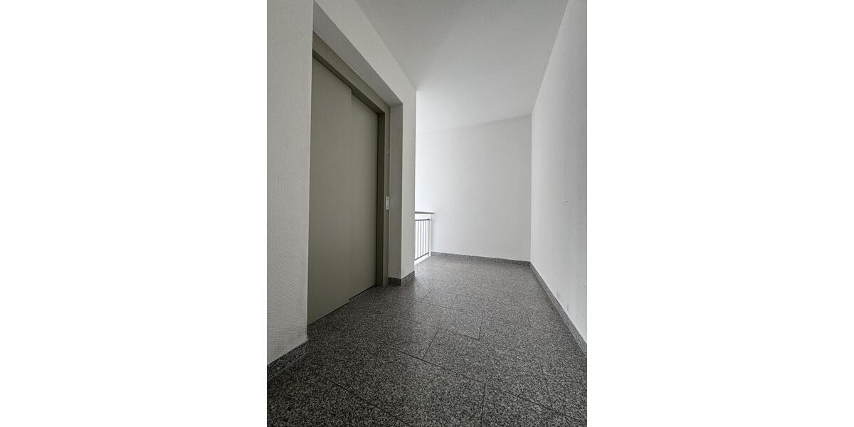 Dachgeschoßwohnung Schwerin - 3 Zimmer, 97 m&sup2;, 970&euro; | Angebot:25962486