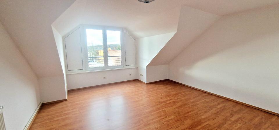 Dachgeschoßwohnung Sangerhausen - 4 Zimmer, 130 m&sup2;, 690&euro; | Angebot:26348035