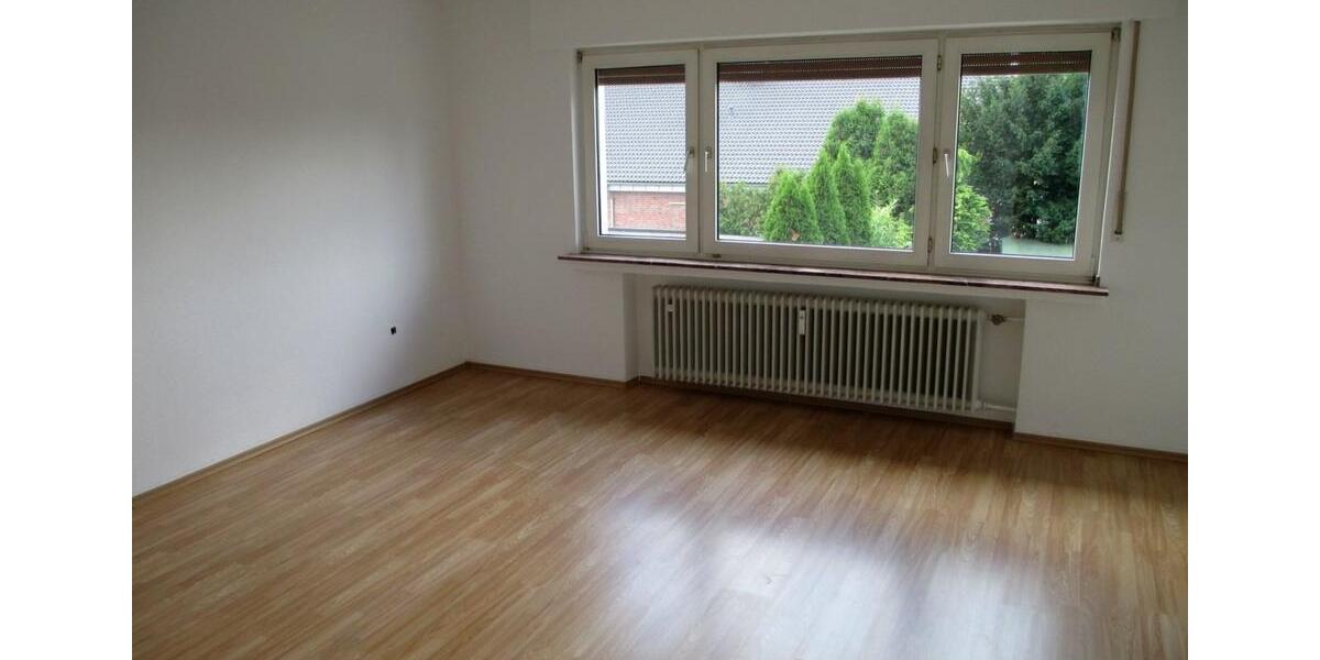 Helle 3-Zimmer-Wohnung 83 qm, Balkon, EBK, PKW-Stellplatz 3 zimmer