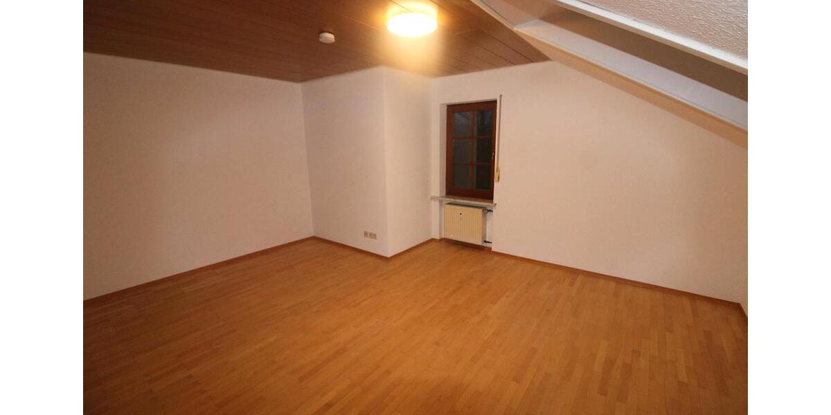 Dachgeschoßwohnung Igersheim - 3.5 Zimmer, 113 m&sup2;, 1.130&euro; | Angebot:24870124