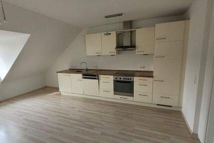 Gemütliche DG-Wohnung mit EBK 2 zimmer