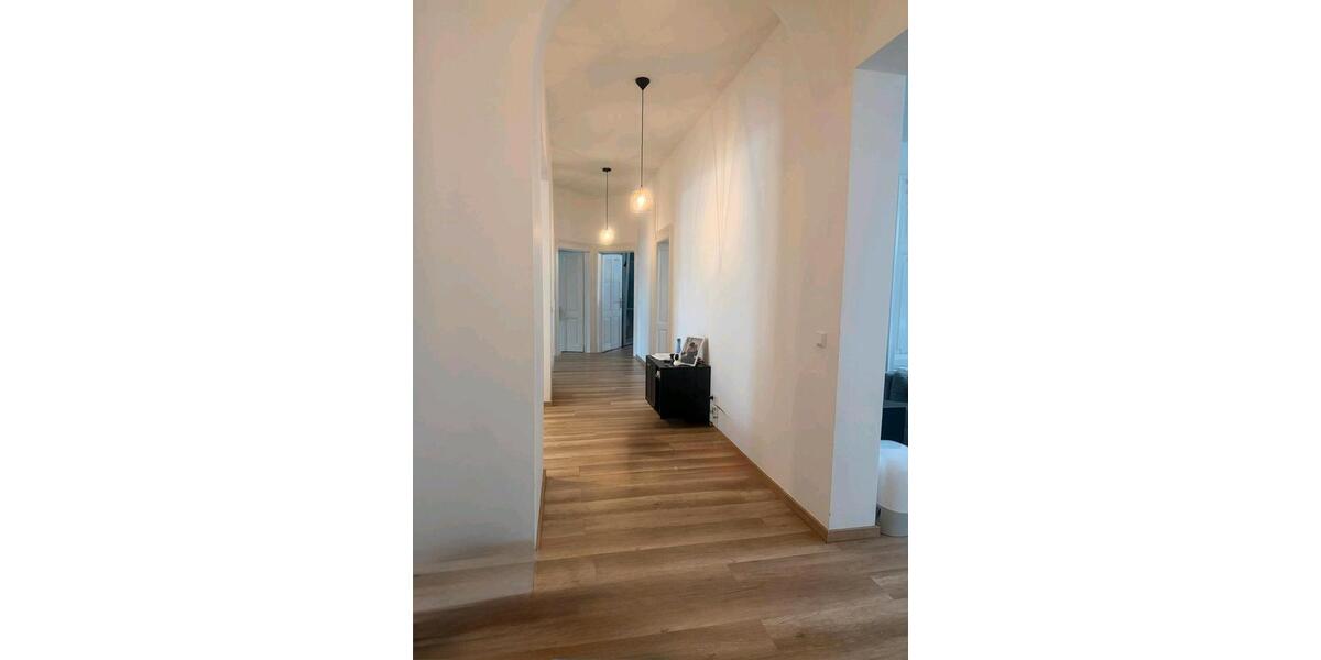 Etagenwohnung Lage - 4 Zimmer, 138 m&sup2;, 1.340&euro; | Angebot:26535346