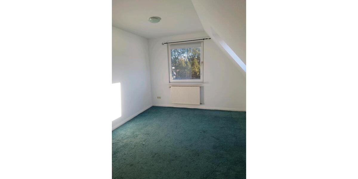 Dachgeschoßwohnung Husby - 2.5 Zimmer, 65 m&sup2;, 600&euro; | Angebot:24215454