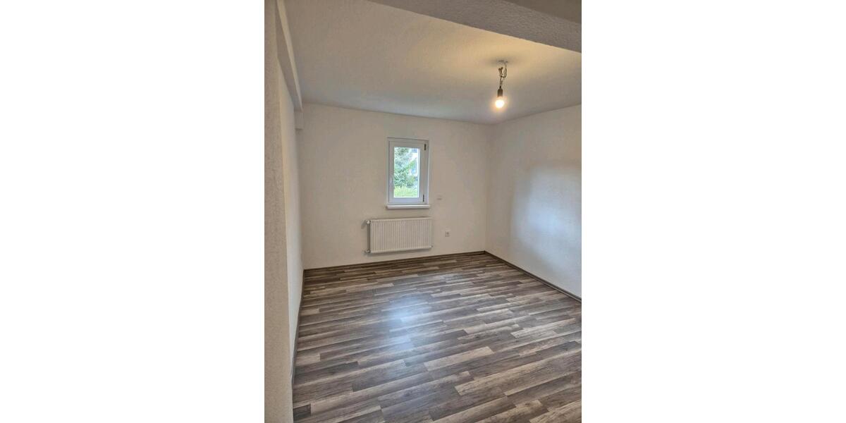 Erdgeschoßwohnung Netphen - 3 Zimmer, 82 m&sup2;, 600&euro; | Angebot:26040979