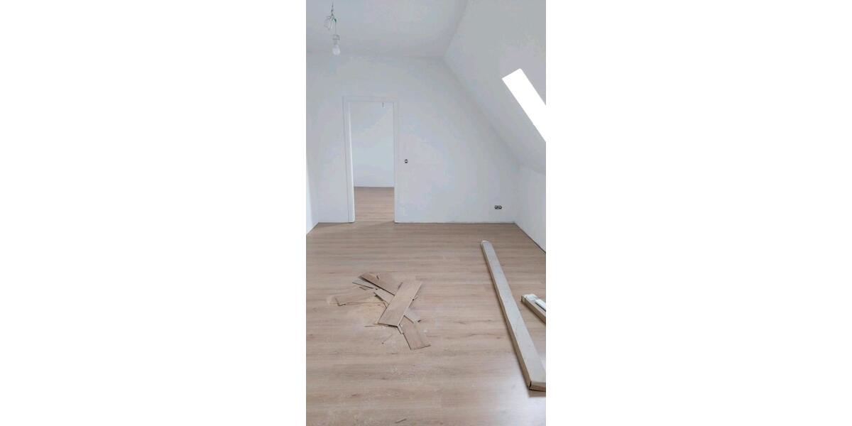 Erdgeschoßwohnung Halbe - 3 Zimmer, 74 m&sup2;, 750&euro; | Angebot:24979372