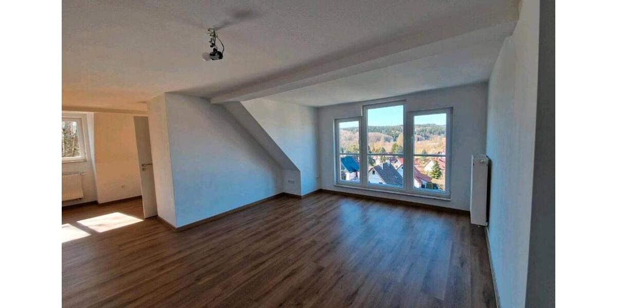 Dachgeschoßwohnung Schleusingen - 2.5 Zimmer, 72 m&sup2;, 630&euro; | Angebot:26112911