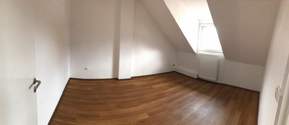 Dachgeschoßwohnung Duisburg Hamborn - 4 Zimmer, 90 m&sup2;, 700&euro; | Angebot:26126116