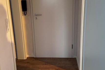 Dachgeschoss, 1-Zimmer, Küche, Bad und Balkon-Wohnung 1 zimmer